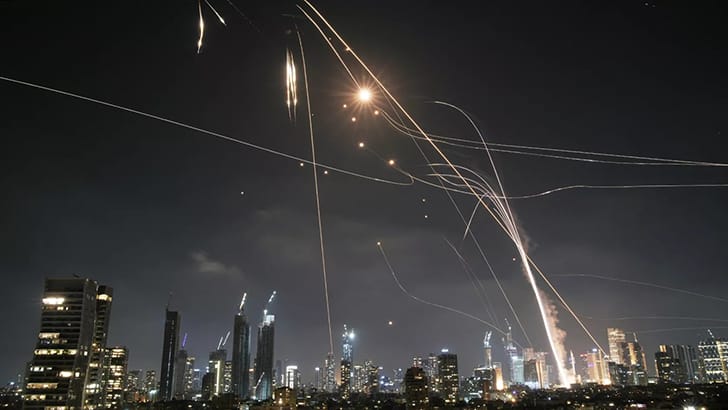 Balas Serangan Israel, Iran: Mereka Telah Memecah Perang 1 iran serang israel perang