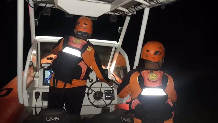 Kapal KMP Tunu Pratama Jaya Tenggelam di Selat Bali, Empat Orang Selamat Ditemukan 1 kapal kmp tunu pratama jaya tenggelam bali