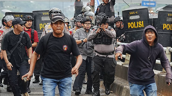 demo tunjangan bubarkan dpr