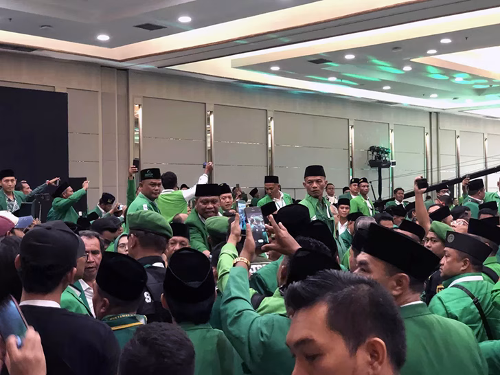 Muktamar PPP ricuh Mardiono