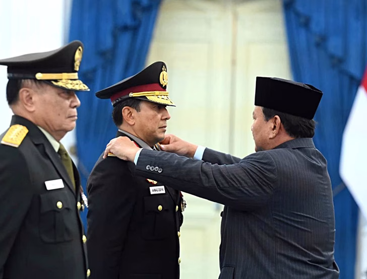 Pertarungan Dua Versi Reformasi Polri: Tim Bentukan Kapolri vs Komite Bentukan Presiden 2 reformasi polri polisi kapolri presiden prabowo