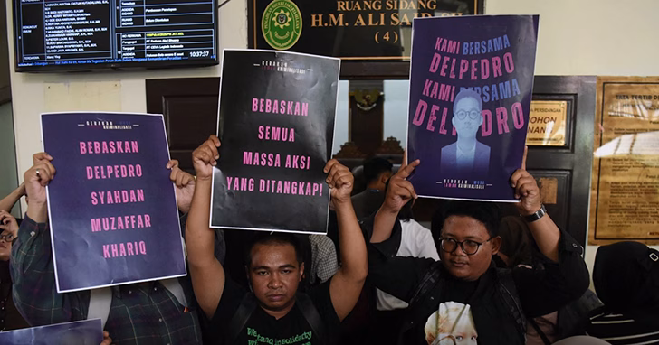 Satu Tahun Prabowo-Gibran Berkuasa: Koalisi Gemuk, Ruang Kritik Sempit 2 Delpedro Marhaen