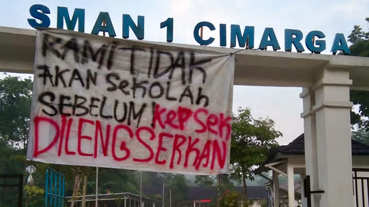 Ketika Guru Dihukum karena Mendidik 1 guru dihukum sman 1 cimarga lebak banten