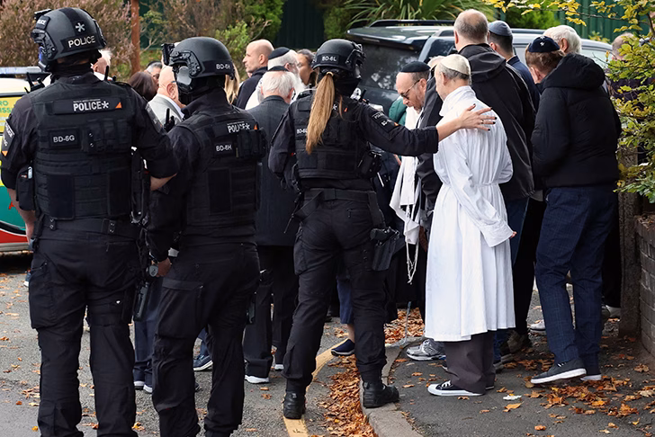 Teror Yom Kippur di Manchester: Penyerang Serang Sinagoge, 2 Tewas 1 manchester sinagoge yahudi yom kippur teror