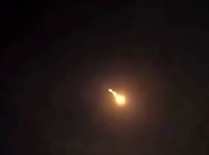 Meteor "Numpang Lewat" di Cirebon, Apa yang Terjadi Jika Benar-Benar Jatuh? 1 meteor cirebon asteroid