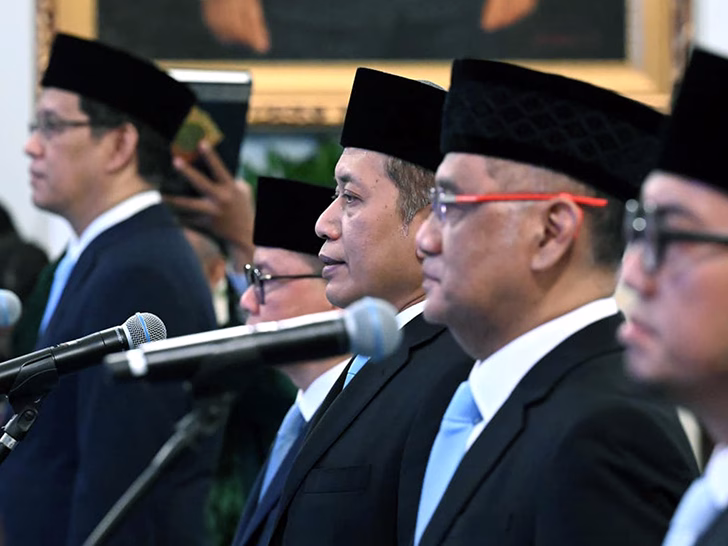 Kabinet Gemuk Prabowo: Konsolidasi Kekuasaan atau Beban Birokrasi? 5 kabinet merah putih prabowo reshuffle