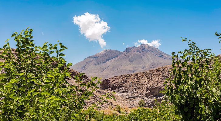 Mati 710.000 Tahun, Gunung di Iran Ini Bangkit dari Kubur 1 taftan volcano view